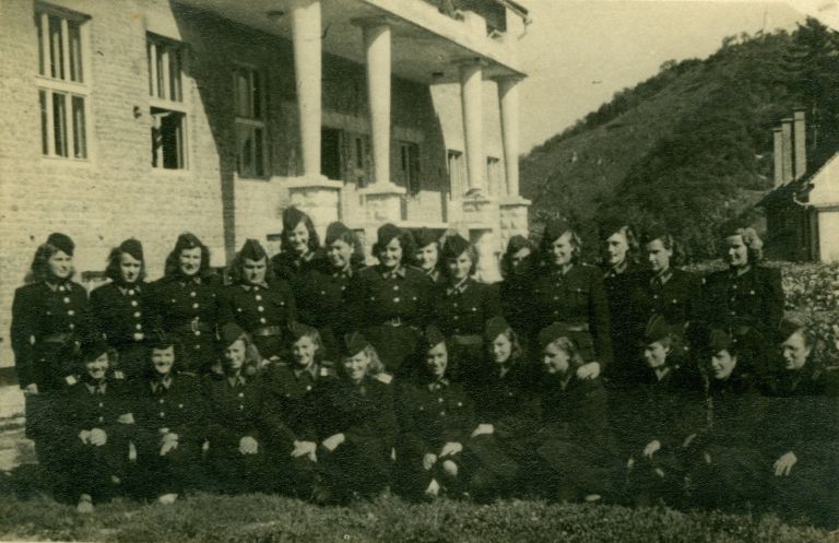 _mili__nice_v_kpd_rajhenburg_leta_1949__last_dru__ine_divjak.jpg