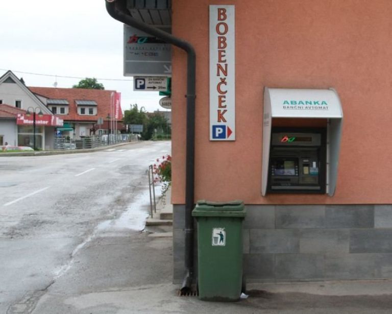 bankomat_dvor.jpg