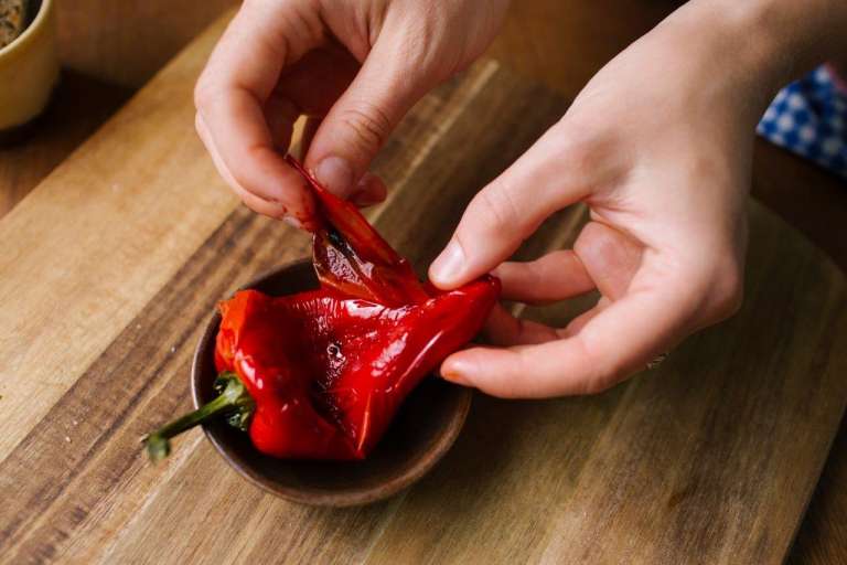 ajvar_lupljenje.jpg