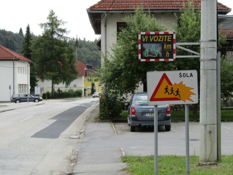 prikazovalnik_hitrosti_vi_vozite_v_sodrazici_julij_2016.jpg