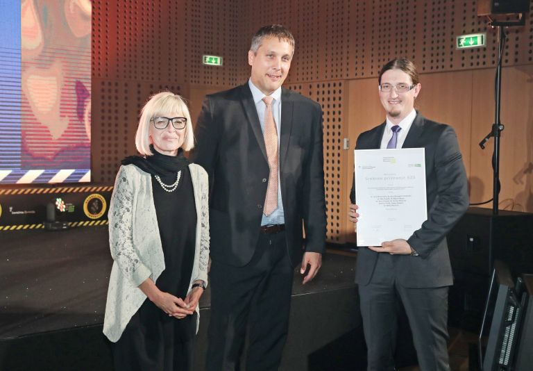 _krka_forum_inovacij_brdo_srebrno_priznanje_21_9_2016_7akr__1_.jpg