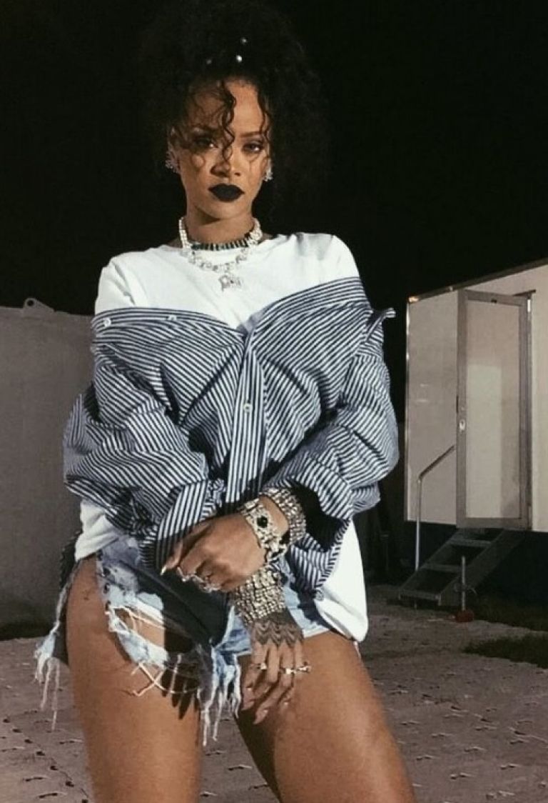 rihanna inst.jpg