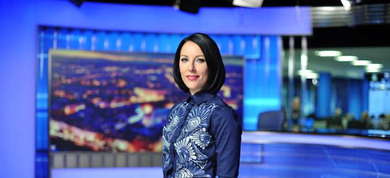 Maja Sodja, studio, oddaja, voditeljica.jpg
