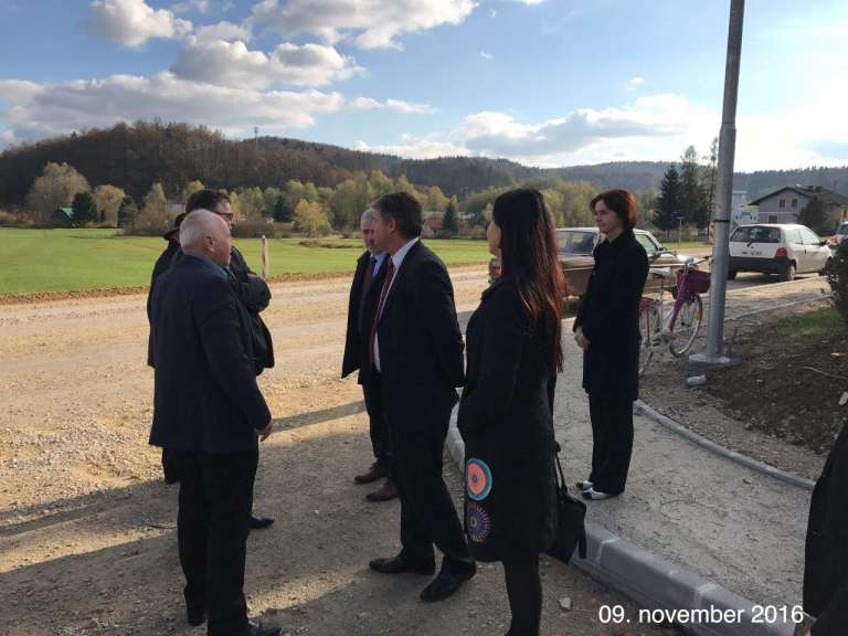 mirna___minister_gaspersic_na_ogledu_gradnje_drzavne_ceste_pod_rojami__foto_s_velecic__3_.jpg
