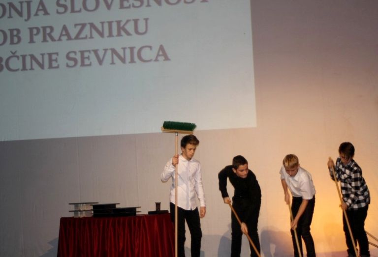 naslovnds_000.jpg