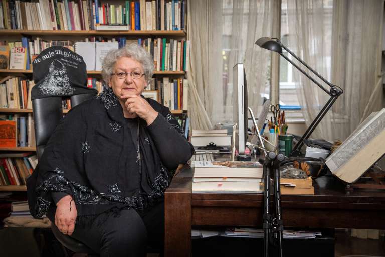 zenska_leta_slapsak_fotoSimen.jpg
