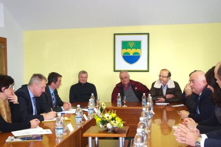 minister_007_0001.jpg