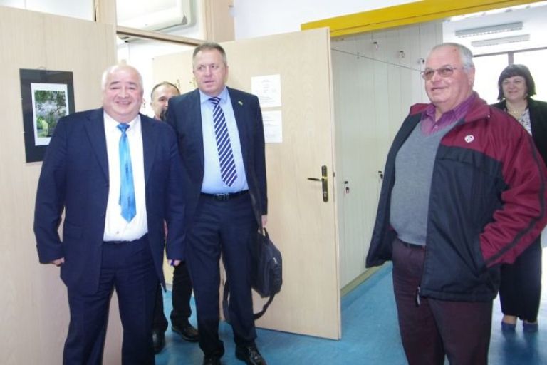 minister_002_0001.jpg