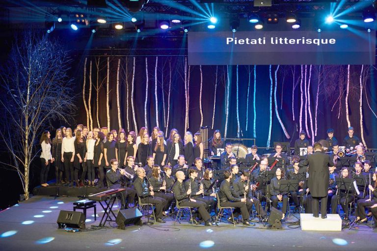gimnazijski_pevski_zbor_in_pihalni_orkester.jpg