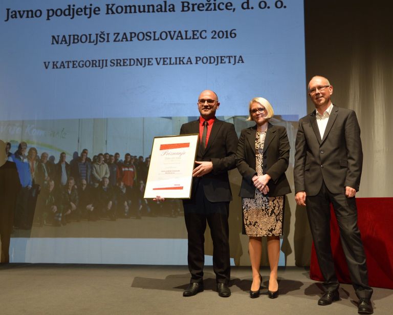_zdirektor_aleksander_zupancic_je_prevzel_visoko_priznanje_iz_rok_ministrice_dr__anje_kopac_mra...