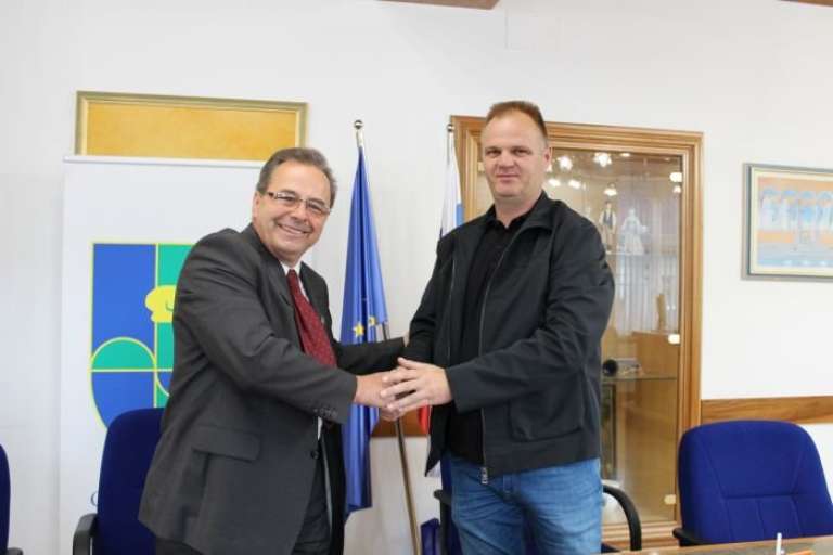 podpis_pogodbe_003.jpg