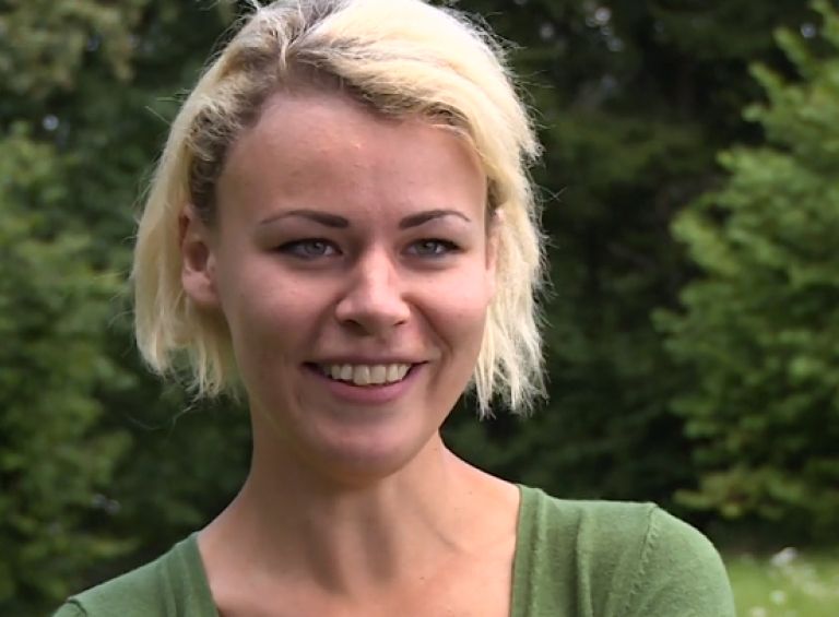 elena ljubezen po domace .png