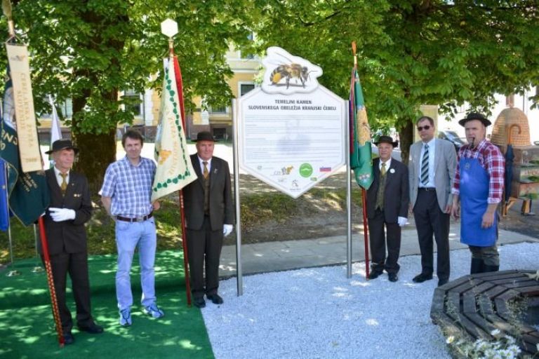 postavitev_obelezja_011.jpg