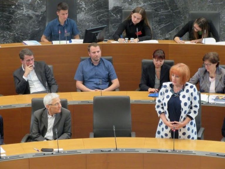 parlament01.jpg