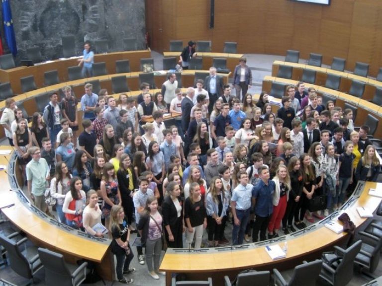 parlament16.jpg