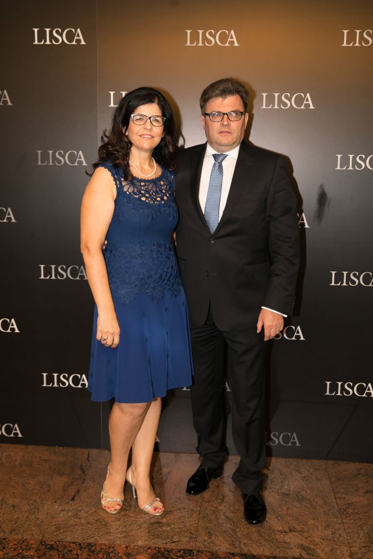 vesna_in_dari_ju_na__lastnika_lisce.jpg