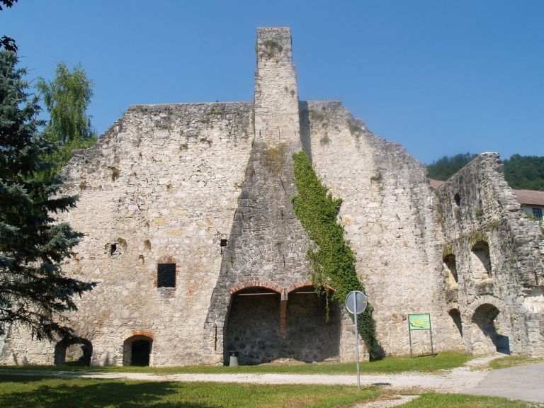 obnove_bo_delezna_tudi_auerspergova_zelezolivarna_na_dvoru__foto_slavko_mirtic_.jpg