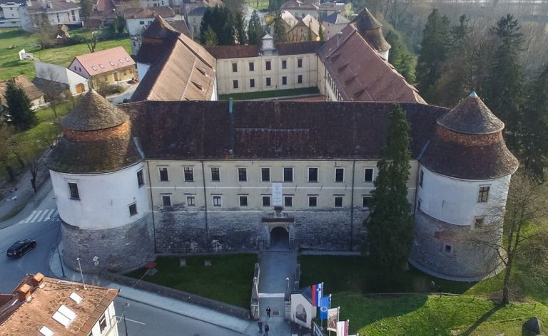 grad_brezice_in_del_mesta.jpg
