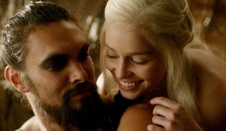 Khaleesi in Khal Drogo.jpg