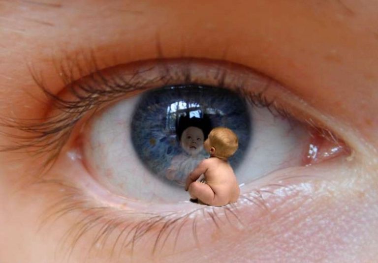 dojencek oči