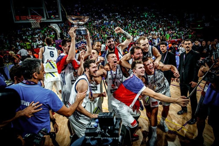 kosarka_prvaki_dimec_foto_fiba.jpg