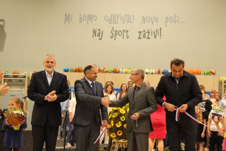 sportna_dvorana_mirna_pec94.jpg