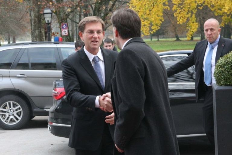 vlada_01.jpg