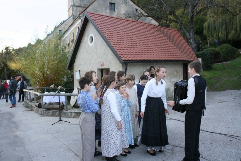 nldpovcnx_000.jpg
