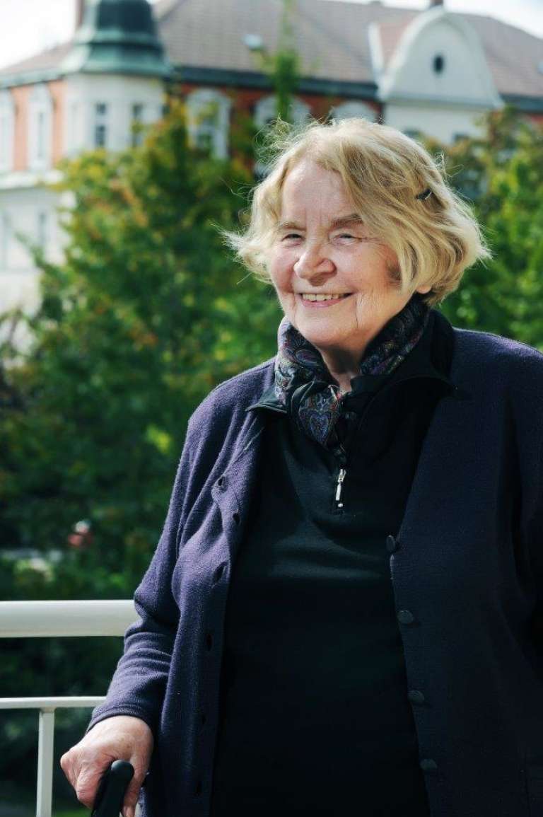 zenska gosnik1.jpg