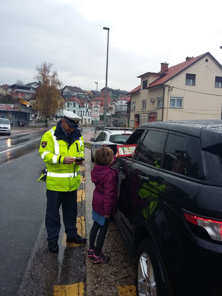 otroci_in_policija_1.jpg