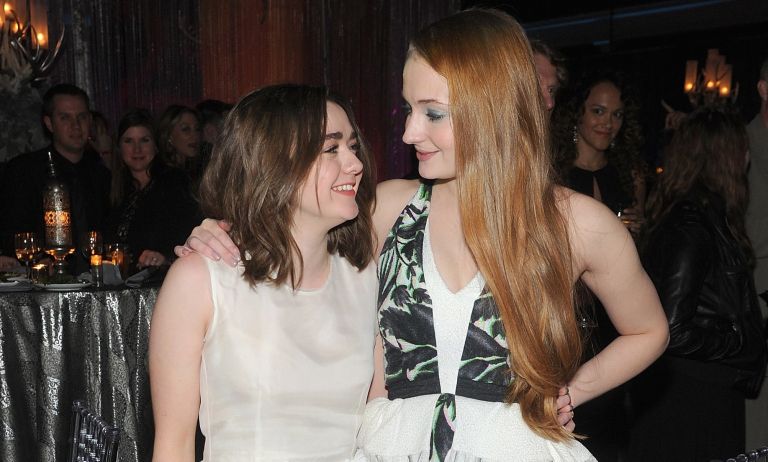 Maisie Williams in Sophie Turner vstopna.jpg