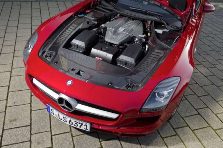 Mercedes z vrstnimi šestvaljnimi motorji?