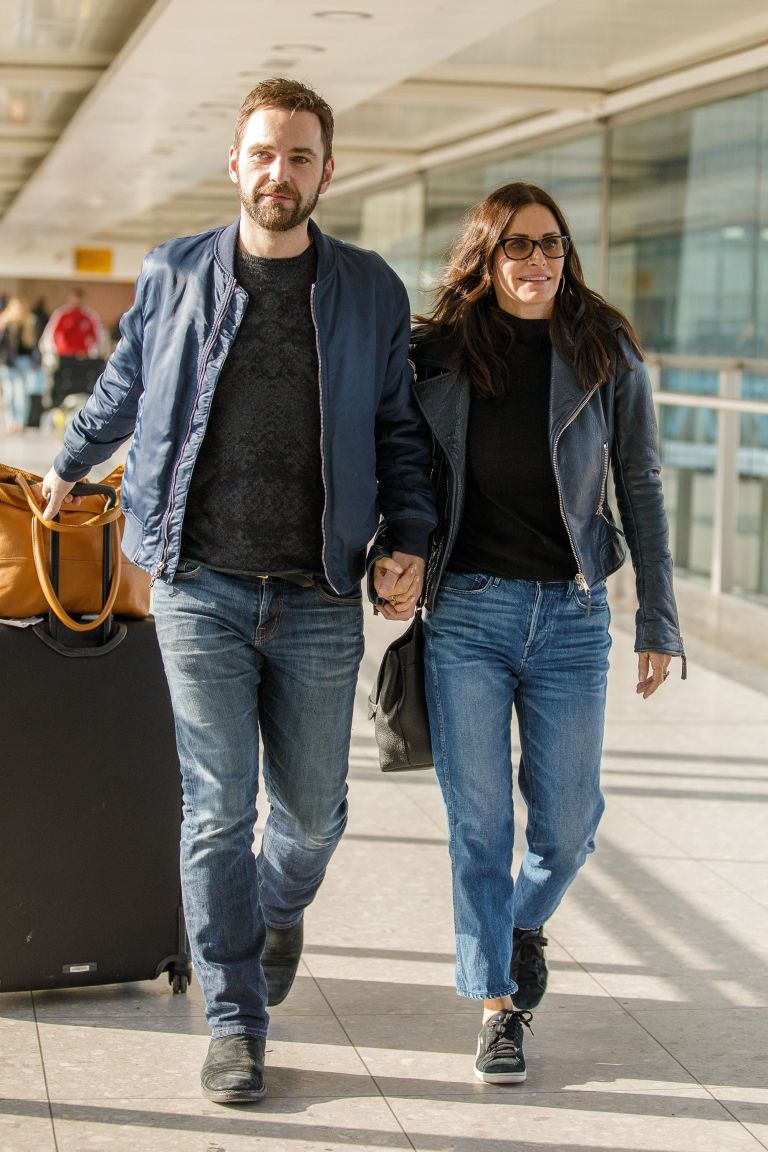 Courtney Cox v ljubimčevem objemu