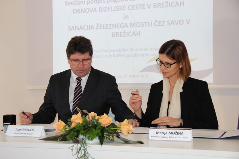 podpis_pogodbe_za_sanacijo_zeleznega_mostu.jpg