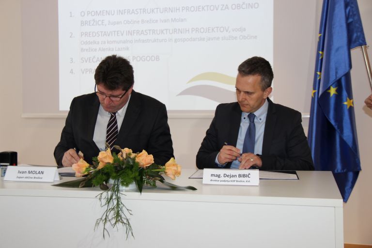 podpis_pogodbe_za_obnovo_bizeljske_ceste.jpg