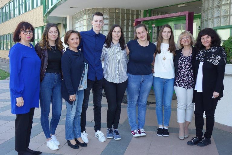dijaki_etrs__ki_so_drzavnih_tekmovanjih_dosegli_najvisja_priznanja__z_mentoricami_in_ravnatelji...