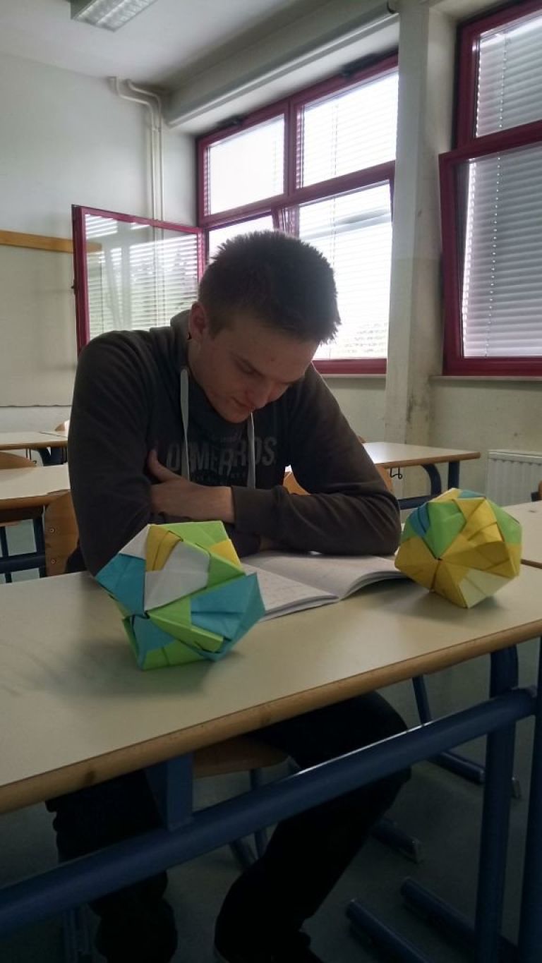 matej_v_ucilnici.jpg