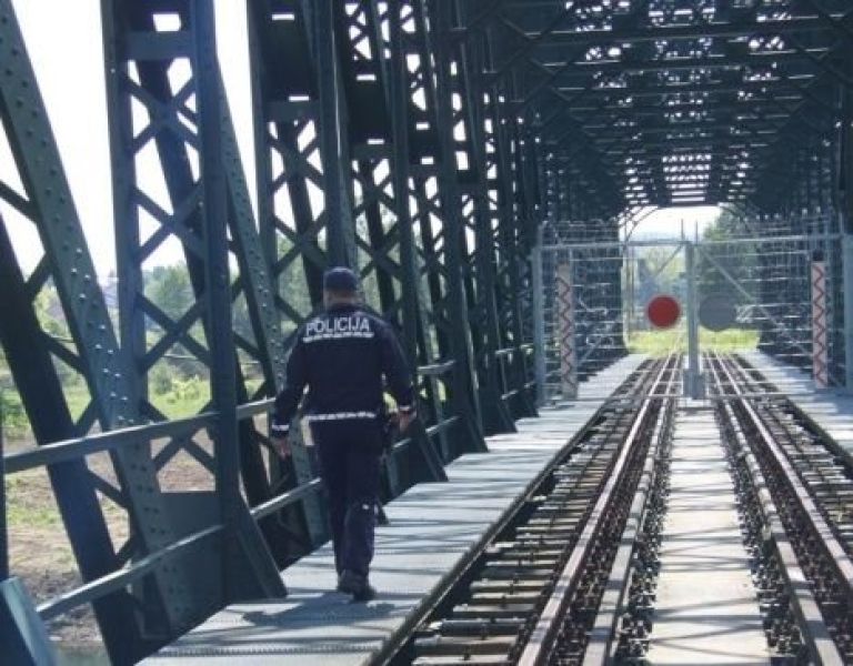 policisti_drzavna_meja03.jpg