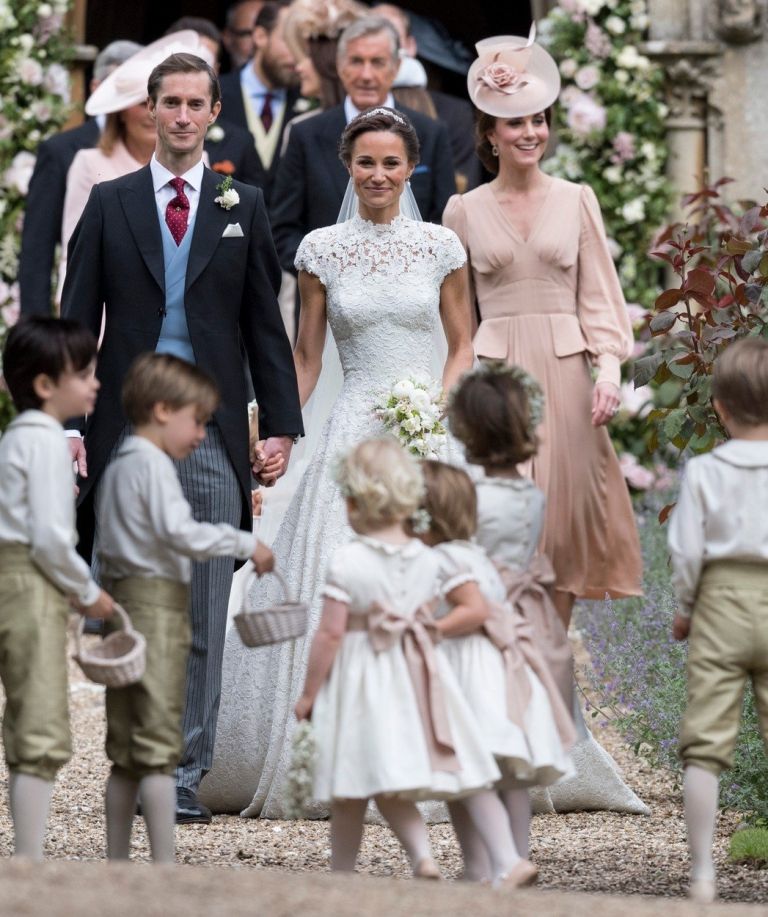 Pippa, Kate Middleton.jpg