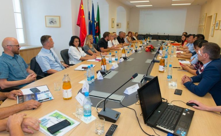 kitajska_delegacija_v_crnomlju_foto_urh__1_.jpg