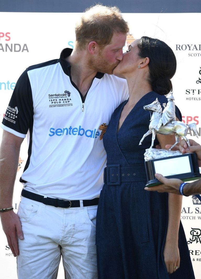 harry meghan poljub.jpg