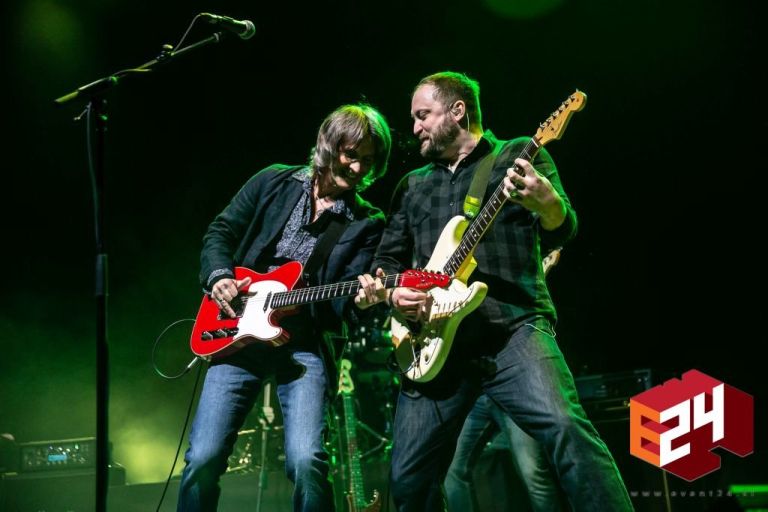 e24_dire_straits_080218_logo_85.jpg