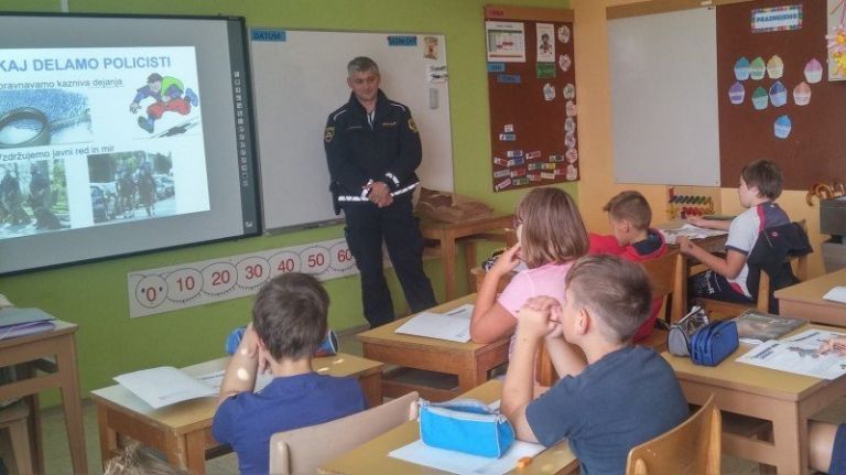 policisti_na_obisku___02.jpg