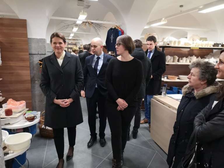 alenka_bratusek.jpg