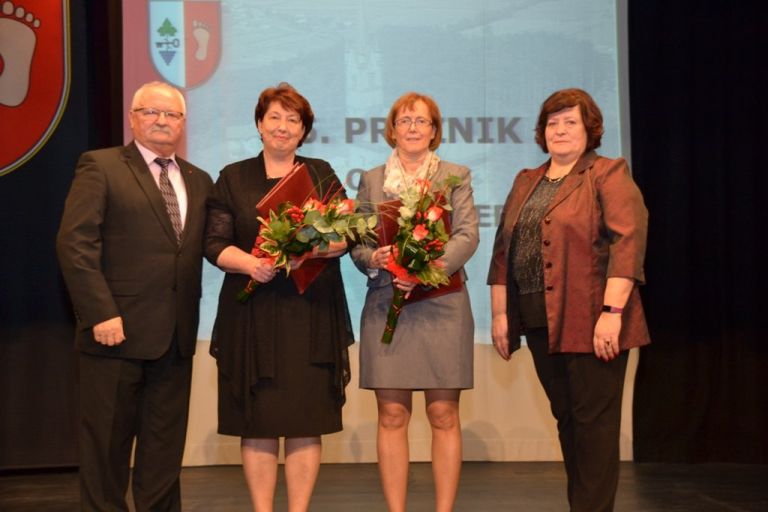 omt__praznik_14032019__zupan__nagrajenki_in_direktorica_obcinske_uprave_mojca_pekolj__foto_lape...