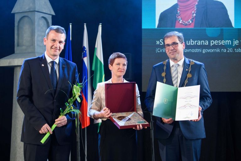 simona_zvonar.jpg