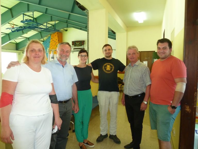 zupan_s_svojimi_krvodajalci.jpg