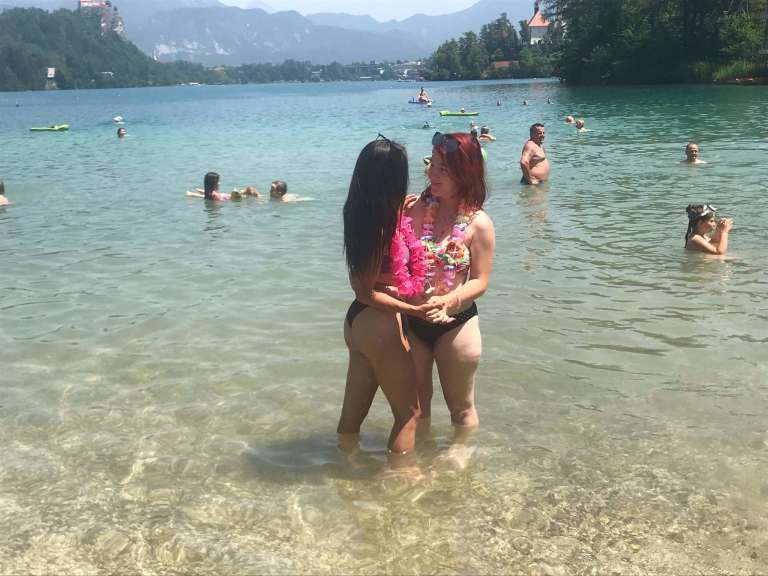 ksenja in prijateljica.jpeg