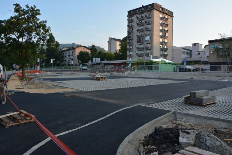 urejanje_kvedrove_ceste_parkirisce_.jpg