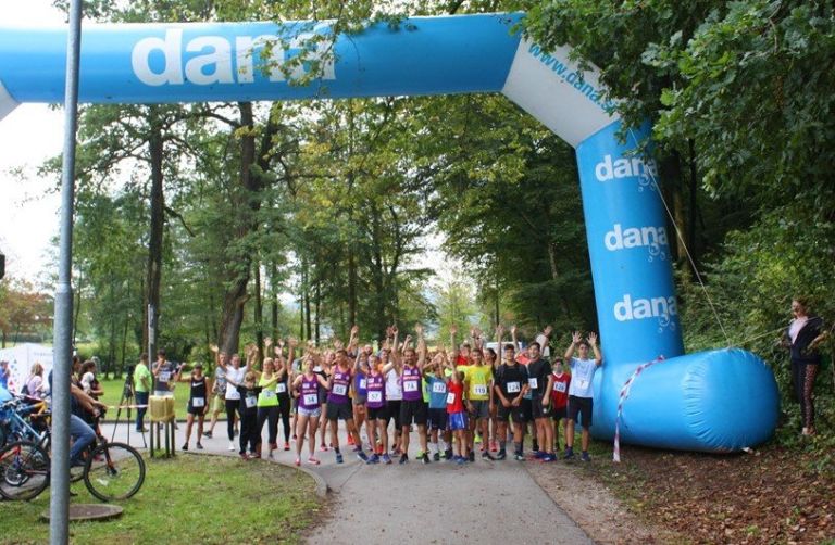 dobrodelni_trimmigo_2018__pred_zacetkom_teka_na_6_km__foto_elvira_zagar__5_.jpg